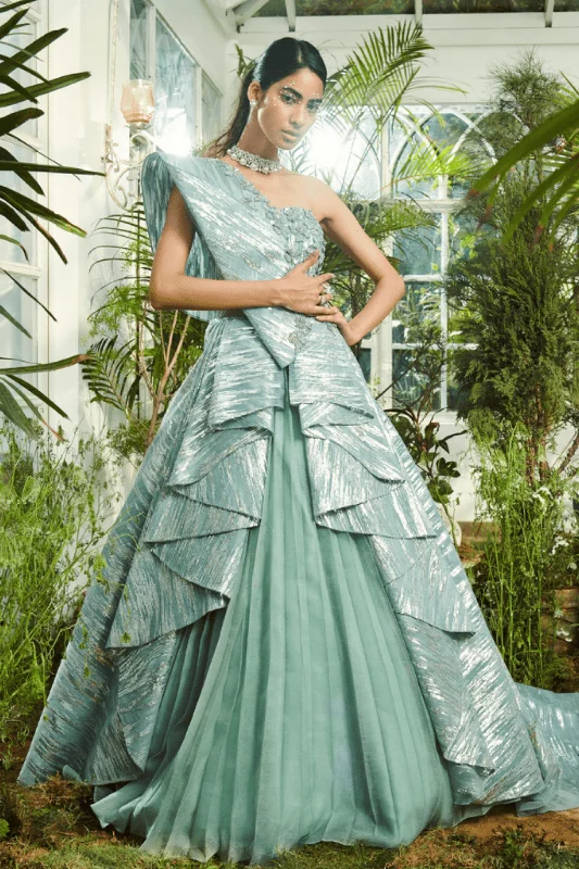 Airy & delicatePeplum Flare Gown