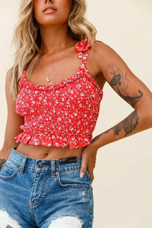 daisy-chain-tied-shoulder-shirred-crop-top-floral-print-red